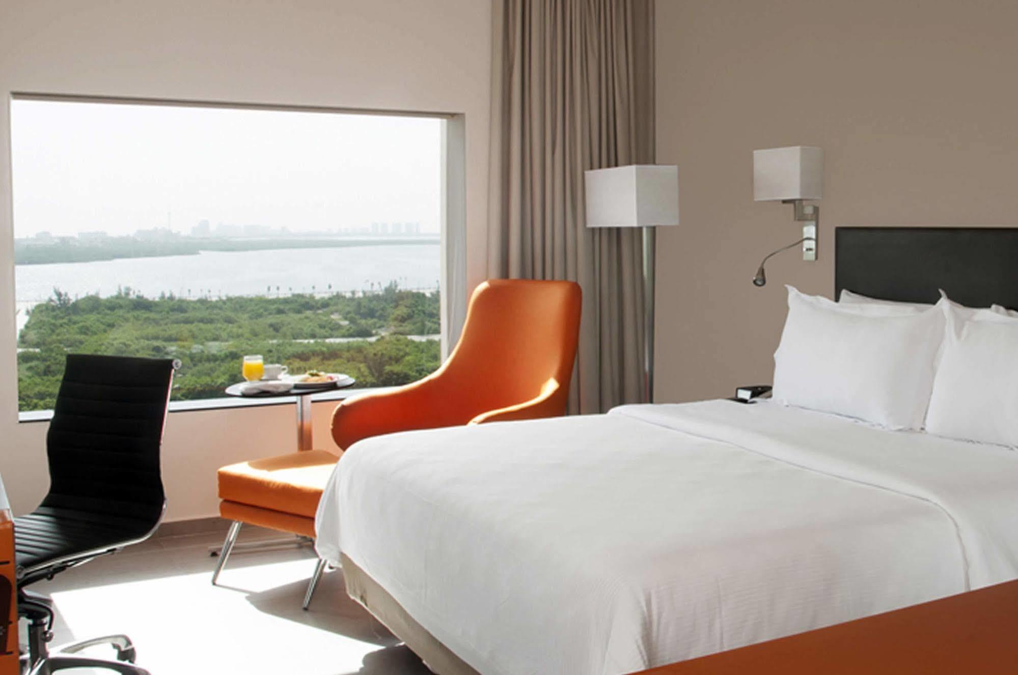 Fiesta Inn Cancun Las Americas Екстериор снимка