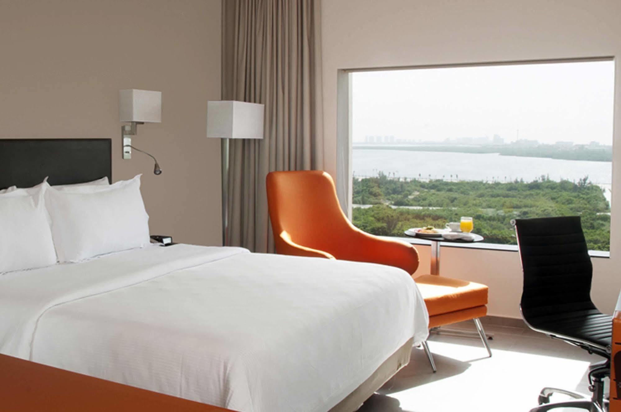 Fiesta Inn Cancun Las Americas Екстериор снимка
